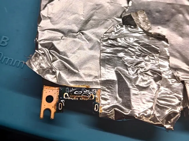 pcb po wylutowaniu gniazda usb c w laptopie huawei
